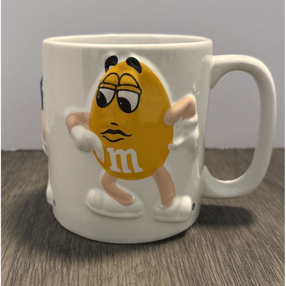 1 M&M's Coffee‎ Mug Red/Blue/YELLOW M&M's mars raised figures